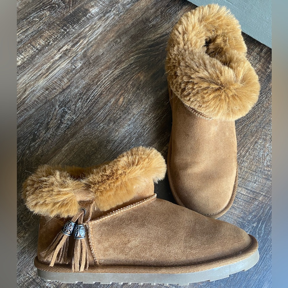 Women's Tan Fur-Lined Slippers